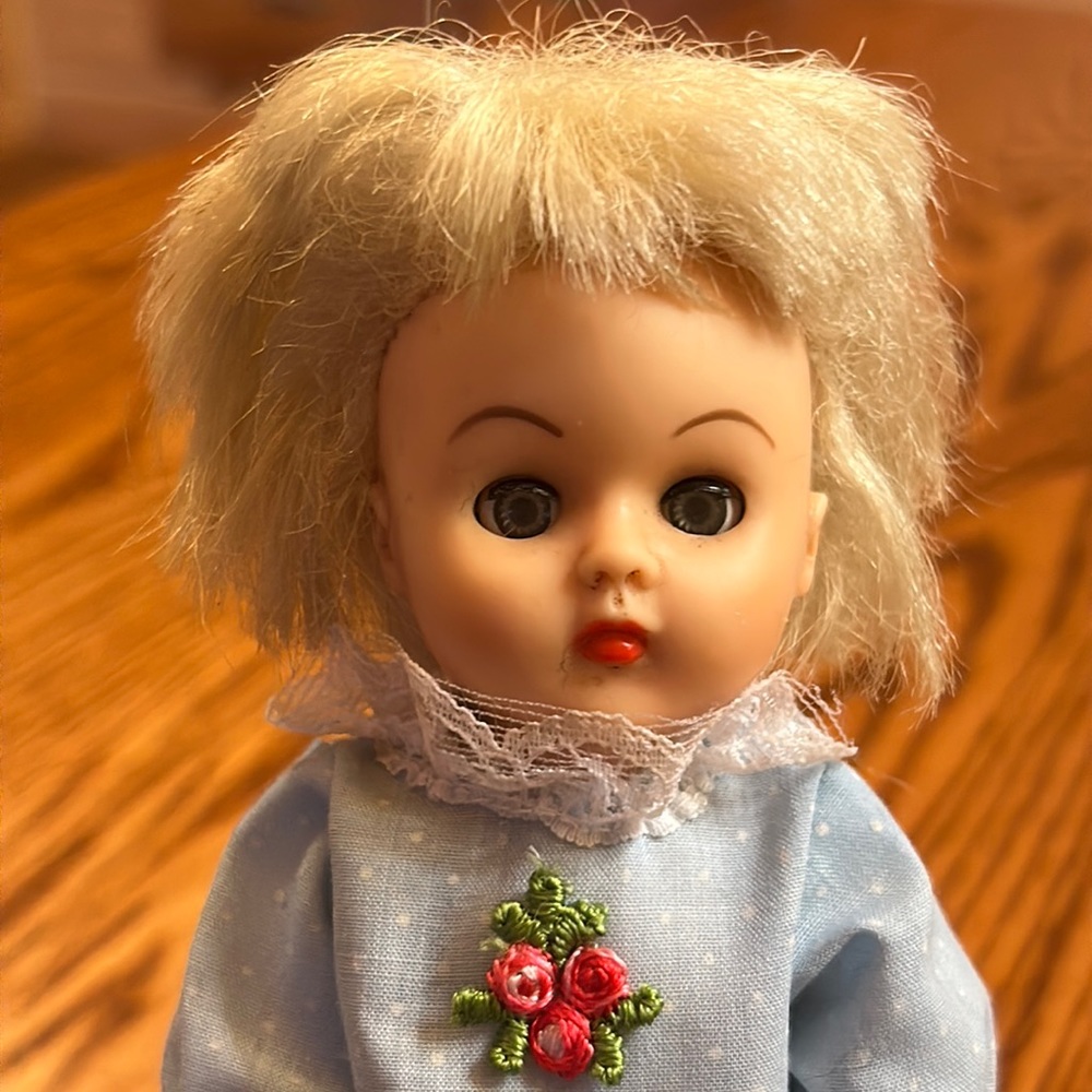 Vintage Ginny Vogue Doll that walks